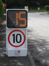 Barrow mounted speed radar display
